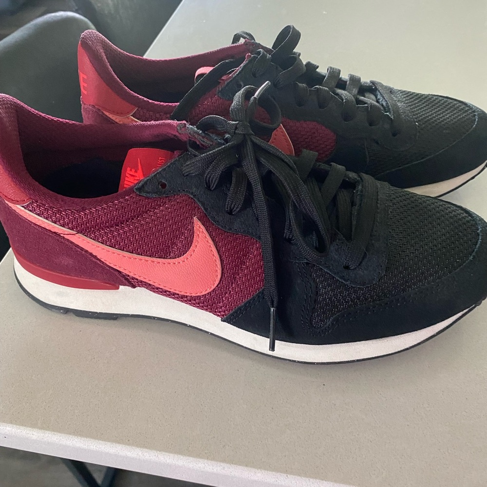 Brand new Nikes size 8.5